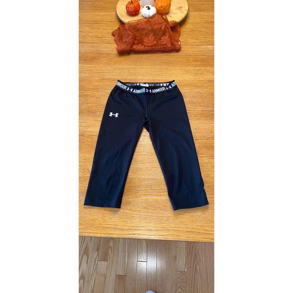 Under Armour Girls Capri Black Leggings-YS